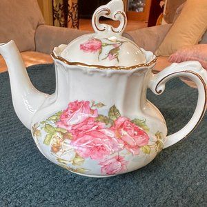 VTG, RARE- Victoria's Garden China Teapot Roses, $25